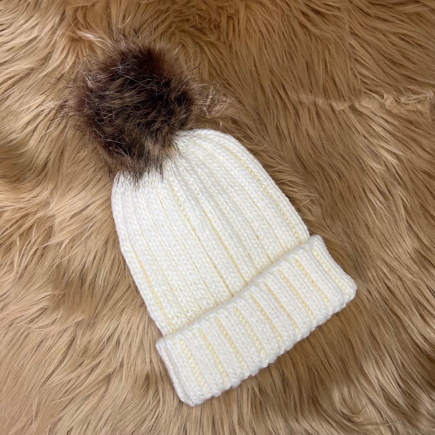 Cream Bobble Hat. 3-7y.